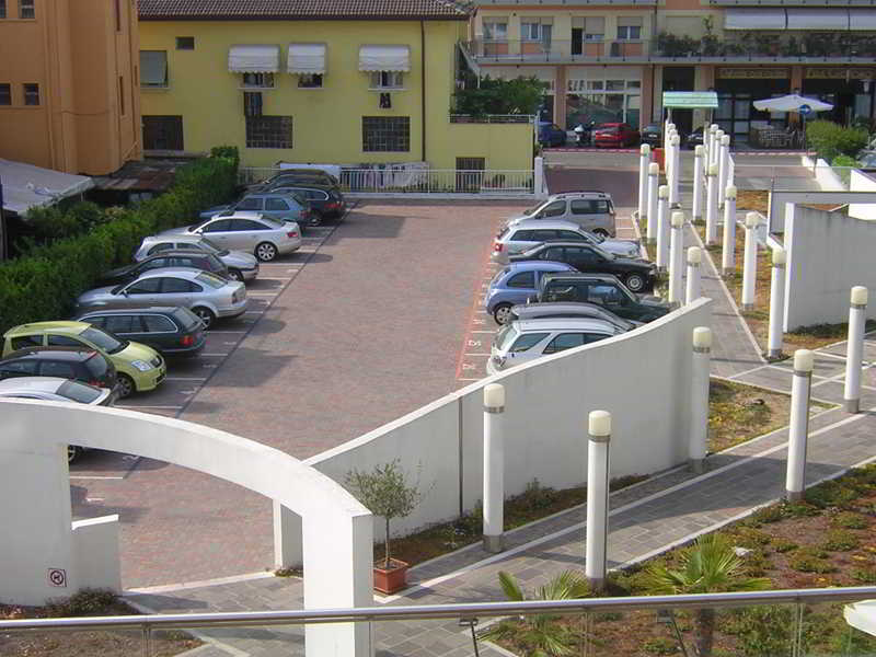 Hotel Centrale Lido di Jesolo Exterior photo